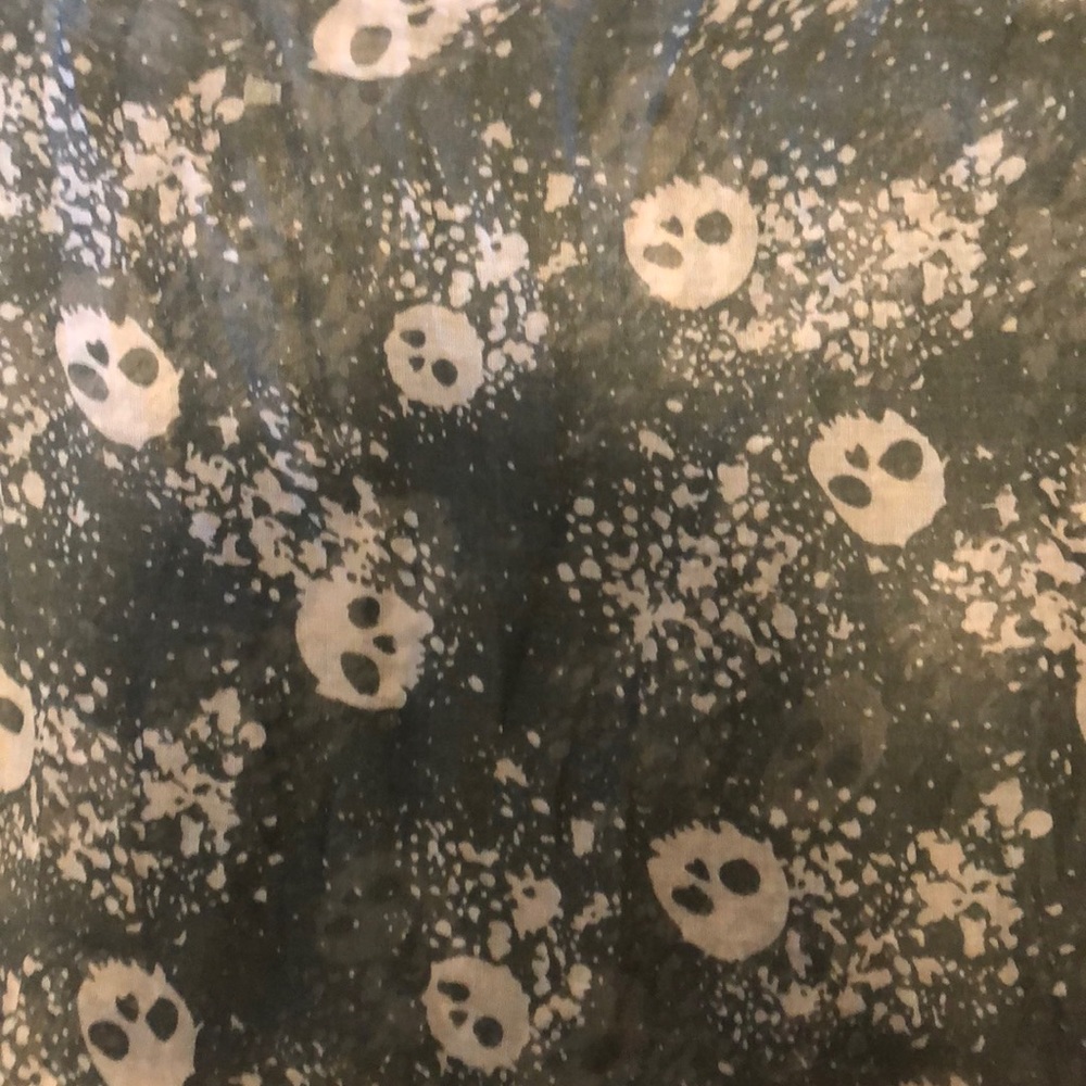 Scull Infinity Scarf - Picture 2 of 2